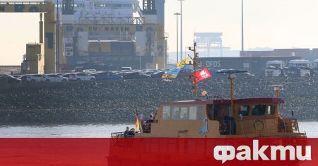 Френски представители са задържали руски товарен кораб в Ламанша съобщи