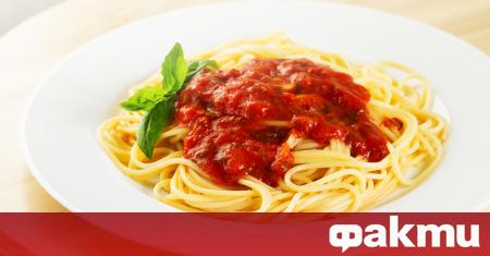 Необходими продукти 500 г спагети 2 супени лъжици зехтин 4