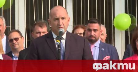 Скъпи ученици пожелавам ви много здраве устрем и успех по