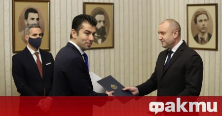 Днес в 17 00 ч на Дондуков 2 държавният глава Румен