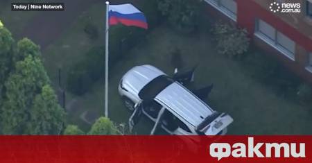 Кола се е блъснала в портите на руското генерално консулство