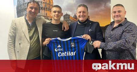 Двамата младежки национали на България Мерт Дурмуш и Адриан Райчев