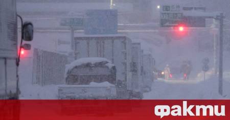 Обилни снеговалежи отнеха живота на 30 души в Япония през