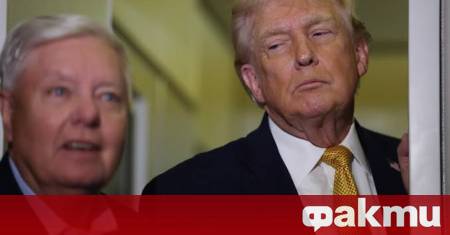 Президентът на САЩ Доналд Тръмп разпореди американските знамена на Белия
