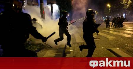 Двама души загинаха а близо 560 бяха арестувани в Париж