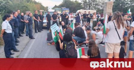 Протестиращи от Стара Загора блокираха Прохода на Републиката малко след