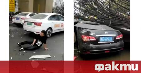 Огромен кран рухна в китайския град Ухан По щастлива случайност