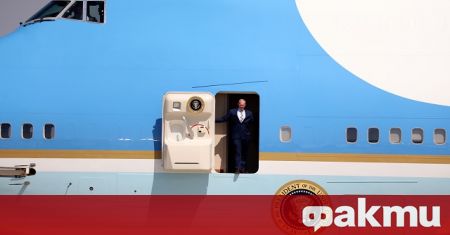 Самолетът на американския президент Джо Байдън изпълнява днес исторически първи
