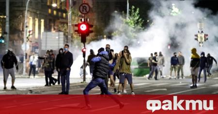 Десет полицаи са пострадали при последните протести в Сърбия съобщи