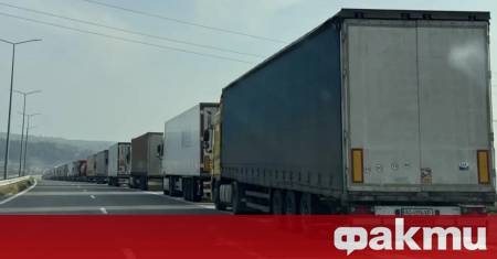 Шофьор загина след като тежкотоварният автомобил който е управлявал се