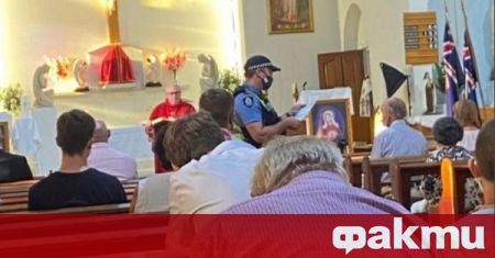 Католическа литургия в Пърт Австралия беше прекъсната след като полицаи