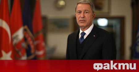Турският министър на отбраната Хулуси Акар днес пристигна на официално