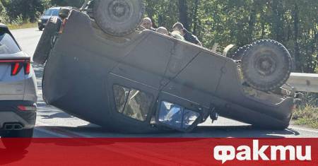 Военен джип се преобърна по таван в Прохода на Републиката