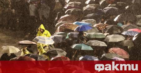 Поройни дъждове градушки и гръмотевични бури предизвикани от бурята Адел