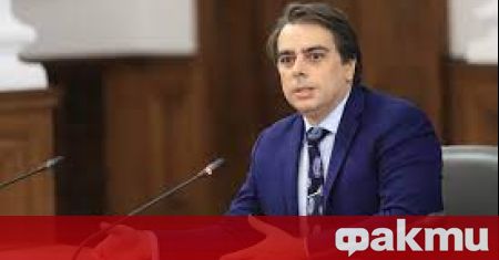 Министърът на финансите в служебното правителство Асен Василев започва серия