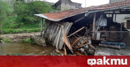 Поройни дъждове и градушка в доспатското село Змеица причини щети Поне
