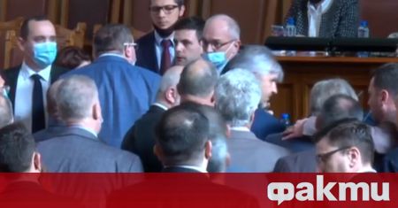 Депутати почти се сбиха в парламента Причината е задържането на