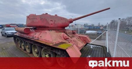 Мъж в Чехия призна, че разполага с розов танк и