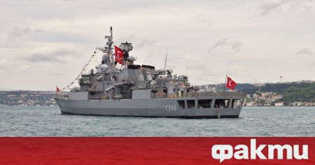 Пожар се е разразил на борда на турски кораб на