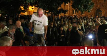 101-ата вечер на протести в центъра на София премина спокойно,