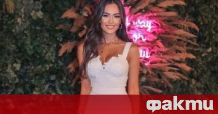 Албанската красавица Ева Мурати продължава да радва феновете с привлекателни
