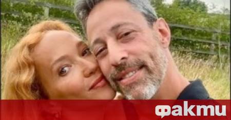 Бившата съпруга на Дейвид Шуимър американската художничка Зоуи Бъкман е
