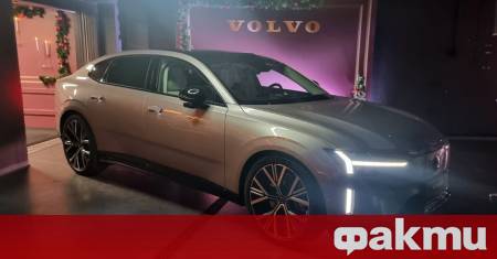 Късно снощи под светлините на прожекторите в сърцето на София