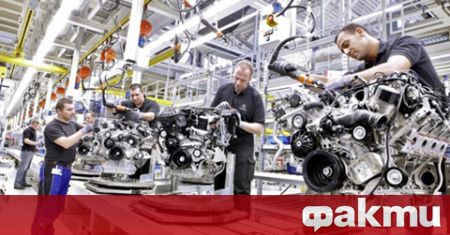 Служителите в германските заводи на Daimler ще получат по €1