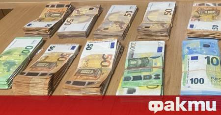 Недекларирана валута за близо 120 000 лева откриха митническите служители