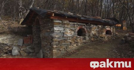 Свещеник построи 40 каменни параклиса в гората над Свети Влас