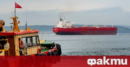 Турски танкер превозващ втечнен газ беше поразен при мащабна атака