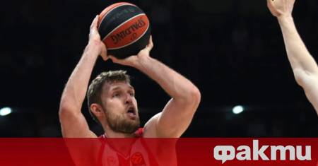 Олимпиакос безапелационно надигра АЕК Атина с 81 67 и си