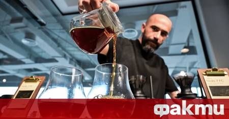 Кафене в Дубай пусна на пазара чаша от тонизиращата напитка