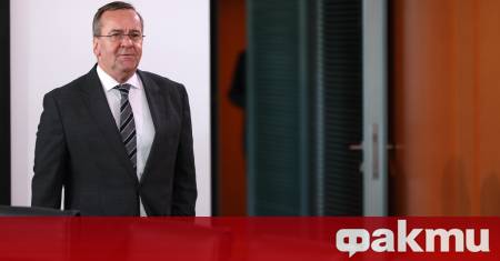 Министърът на отбраната на Филипините Гилберто Теодоро и германският му