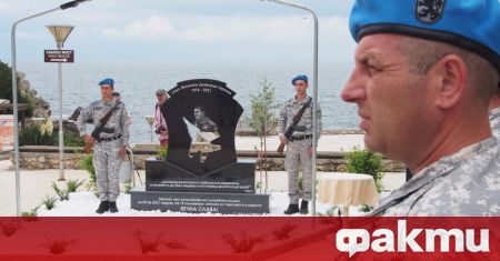 Паметна плоча, посветена на загиналия край Шабла военен пилот Валентин