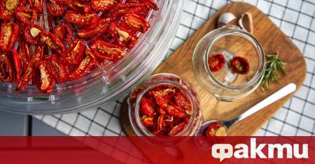 Необходими продукти домати 1 кг малки доматчета за консерви