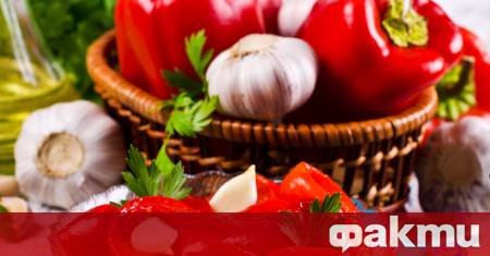 Необходими продукти 4 кг почистени чушки 80 г сол 60