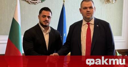 ФАКТИ публикува мнения с широк спектър от гледни точки за