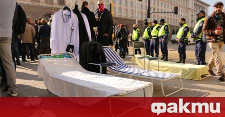 Пред Министерския съвет се проведе протестна акция на Отровното трио