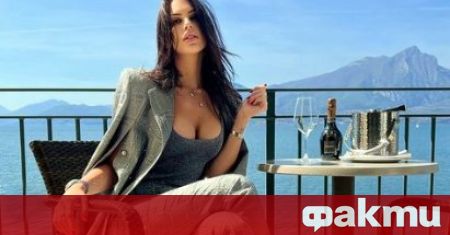 Италианската сексбомба Антонела Фиорделизи отново прикова вниманието в социалните мрежи.