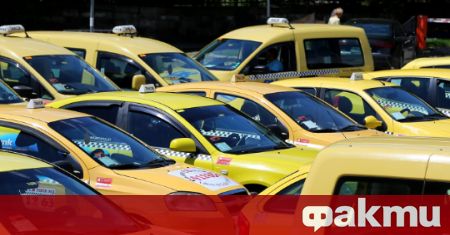 Таксиметрови шофьори протестират в София с искания за актуализиране на