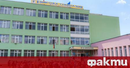 Хиляди седмокласници и техните родители в София очакват днес публикуването