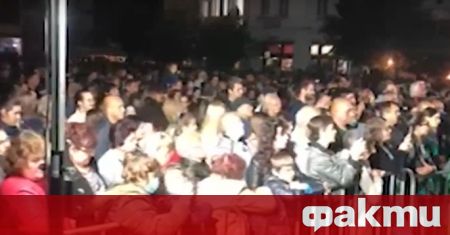 В Берковица, напук на мерките, се проведе концерт със стотици