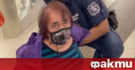 Скандално видео как полицаи арестуват възрастна жена взриви социалните мрежи