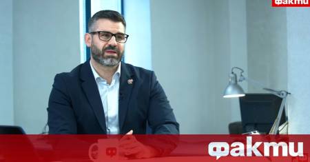 Повод за усмивки няма Това не е просто политическо събитие