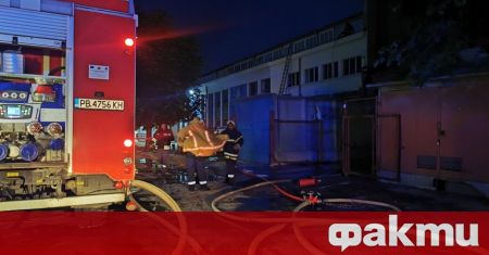 Голям пожар избухна в индустриалната зона на Пловдив снощи предаде