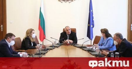 Министър председателят Бойко Борисов разпореди имунизирането с ваксината на Астра Зенека
