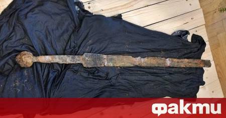 Полски рибар случайно намери меч принадлежащ на рицар от Ордена