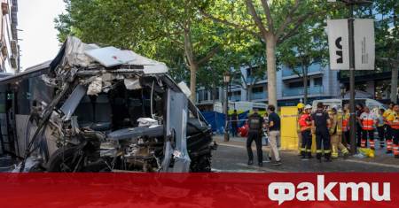 Общо 46 души са ранени след като междуградски автобус излезе