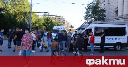 Три кръстовища остават затворени от протестите в София Палаткови лагери